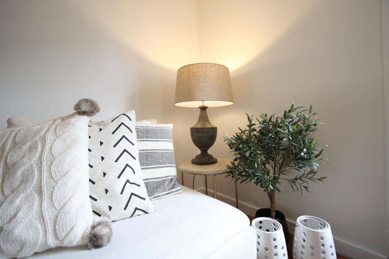 Chic Urban Retreat At Downtown With Balcony & Views Leilighet Lisboa Eksteriør bilde